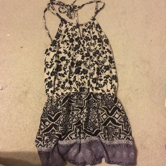 Keyhole backless romper with pockets - Picture 1 of 8